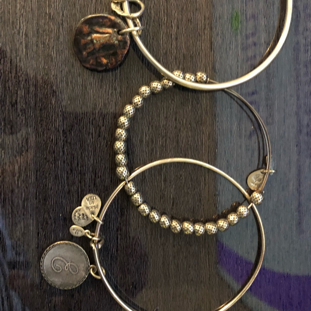 Stackable and interchangeable bracelets - Picture 5 of 6